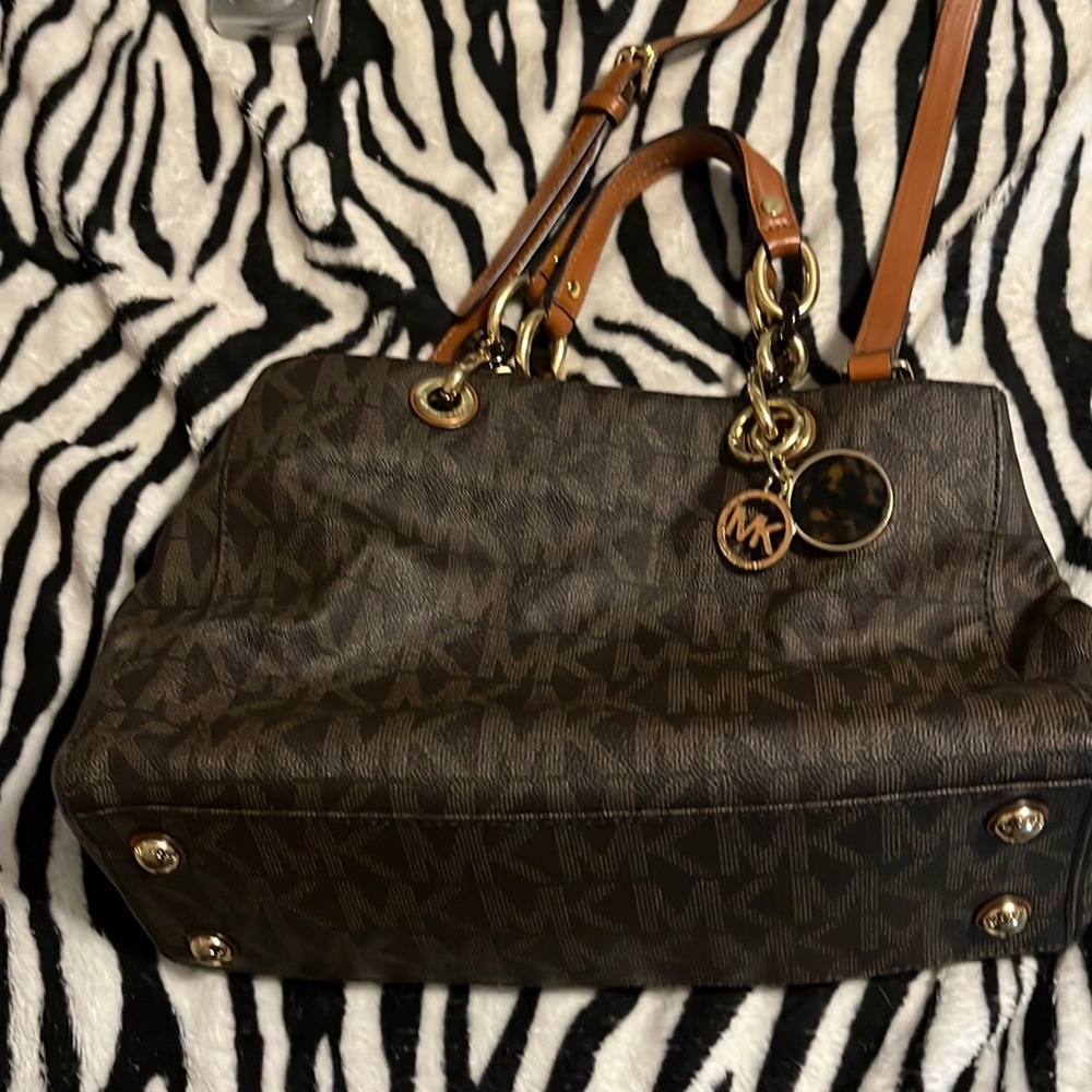 Classic Michael kors purse with wallet. Like new.